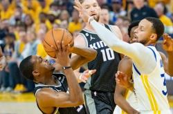 爵士战胜勇士，西部强队对决