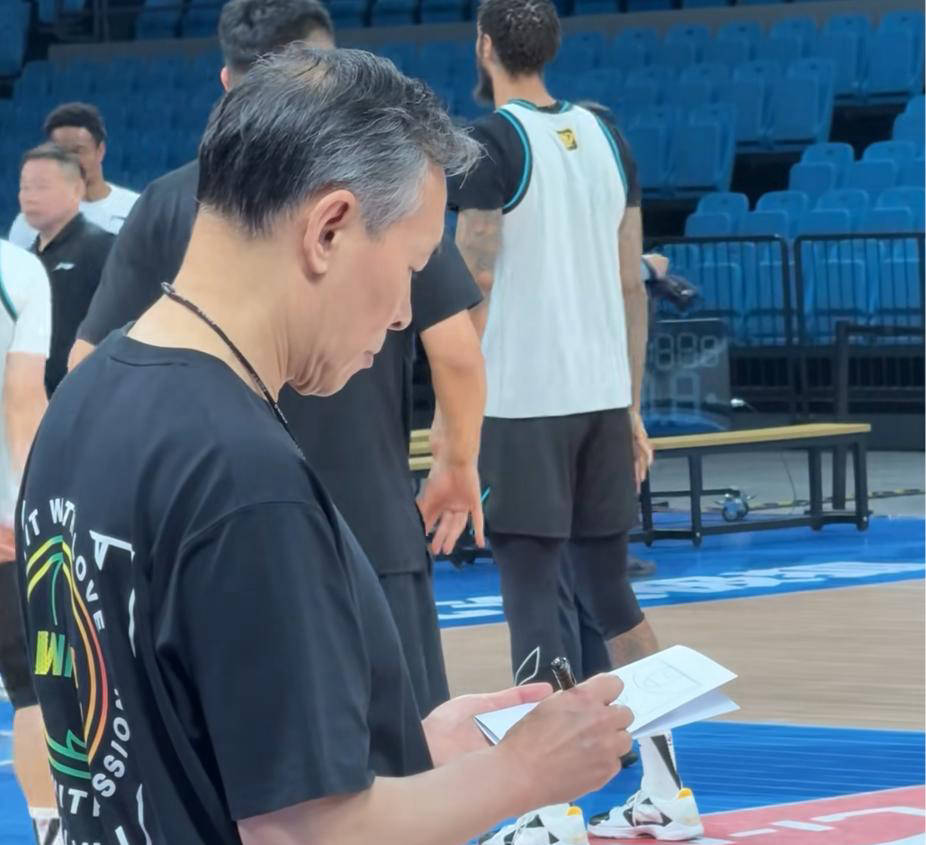 阿尔滕长时间失联，球队缺乏火力支援