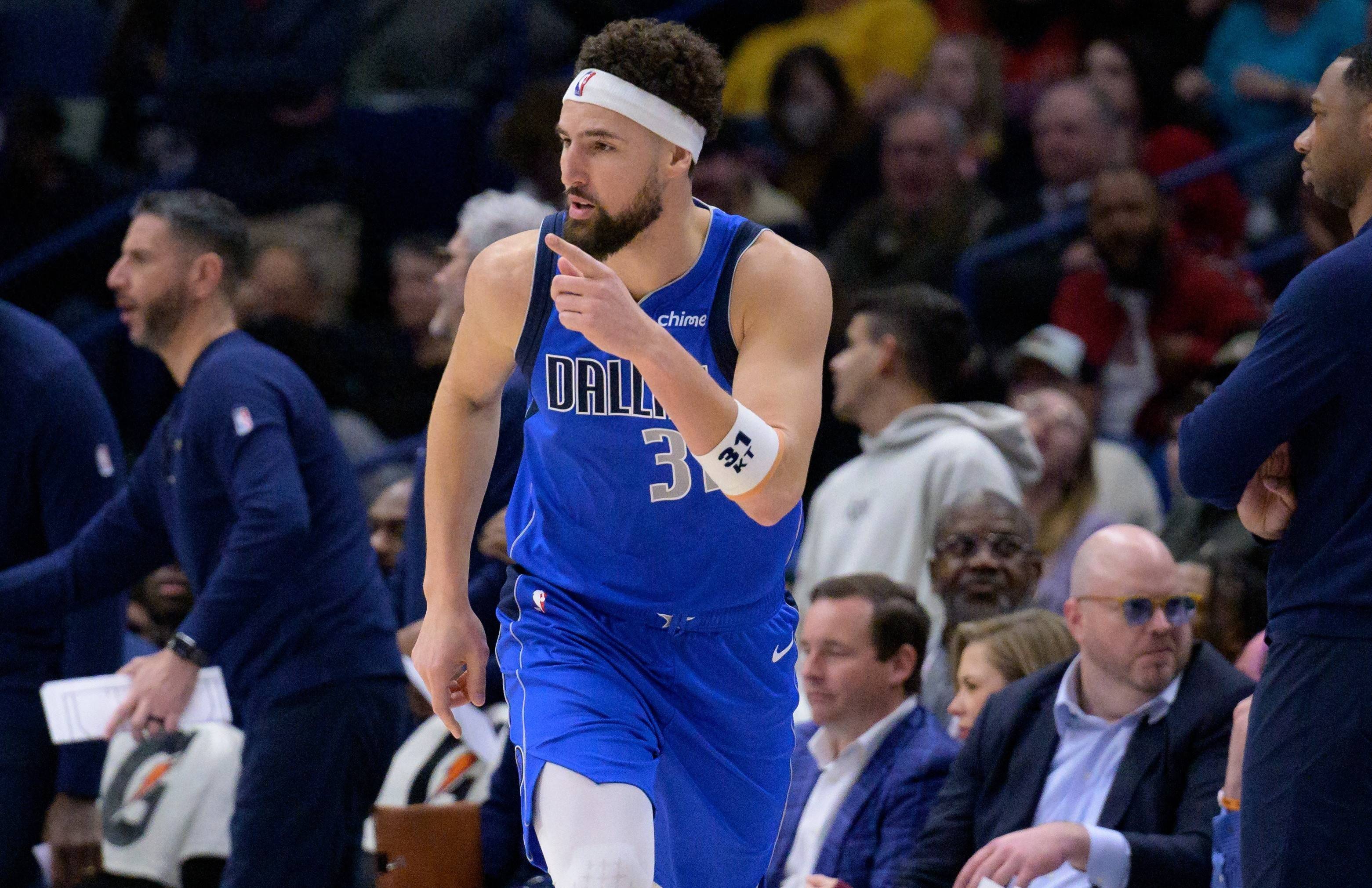 包含绿军击败独行侠，展现强大实力的词条