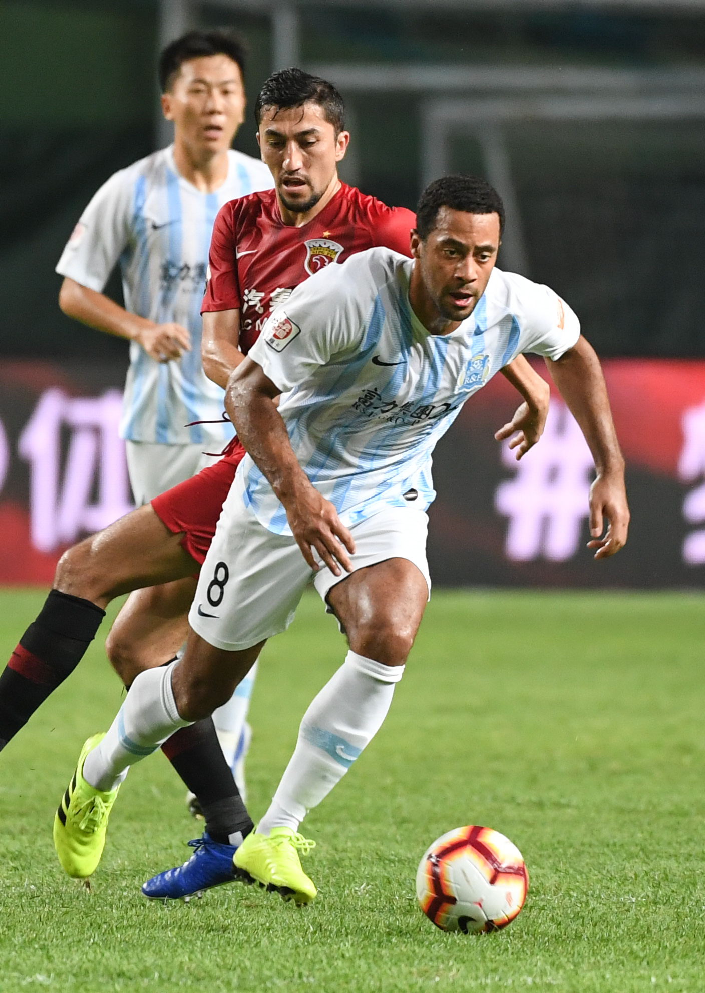 上港客场击败富力 上港客场击败富力