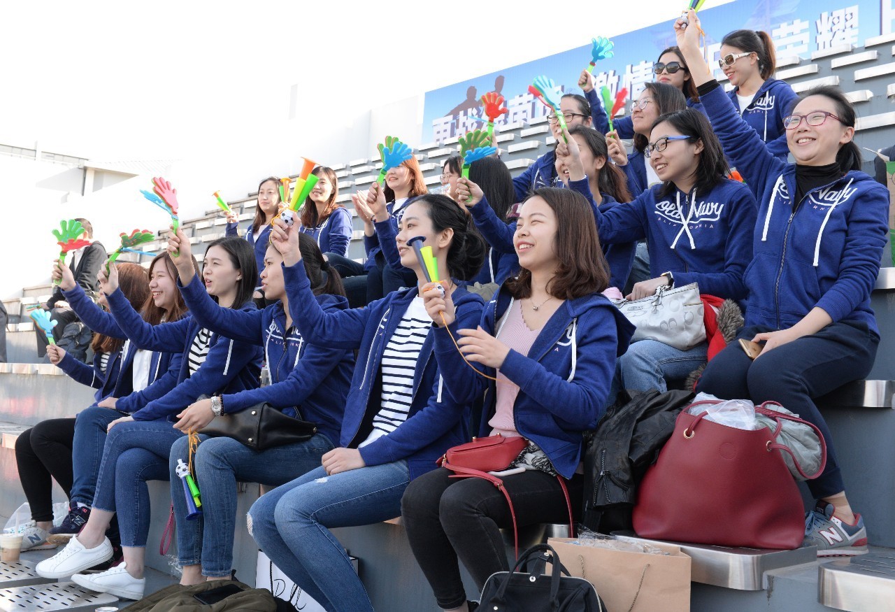 关于球场风云变幻，胜负未卜局势激烈的信息