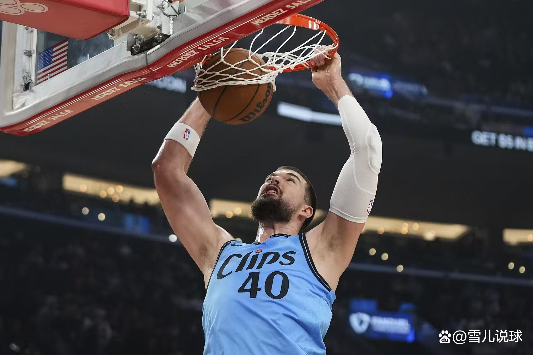 雄鹿击败对手,晋级下一轮比赛 雄鹿击败对手,晋级下一轮比赛